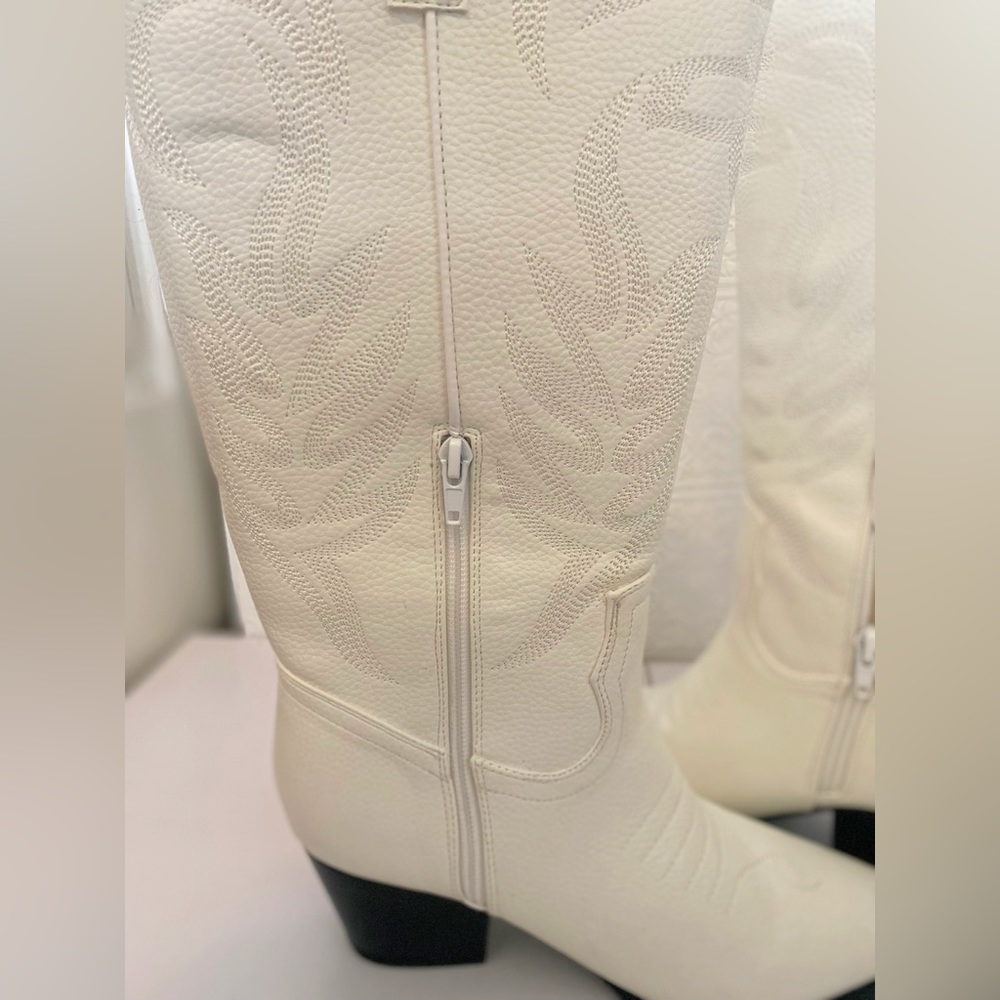 White leather cowboy boots - Picture 3 of 3